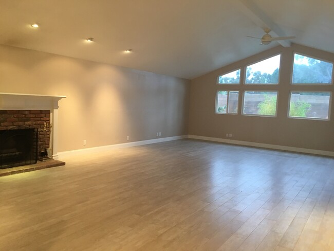 Building Photo - Single Story 3 Bedroom 2.5 Bath Home,