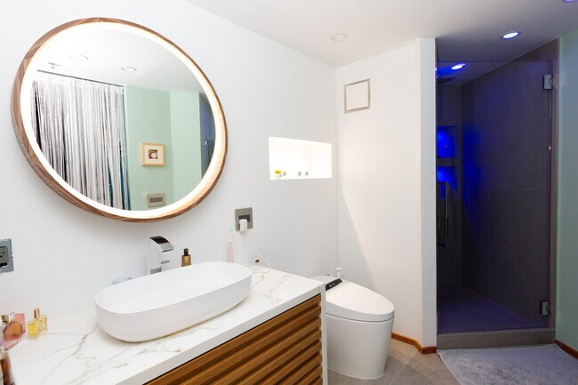 Building Photo - 1800 Washington St