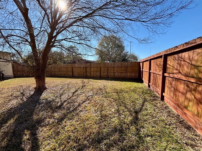 Building Photo - 15846 Blueridge Rd