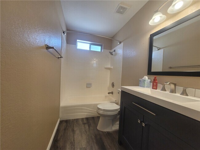 Building Photo - 2986 Ladera Dr