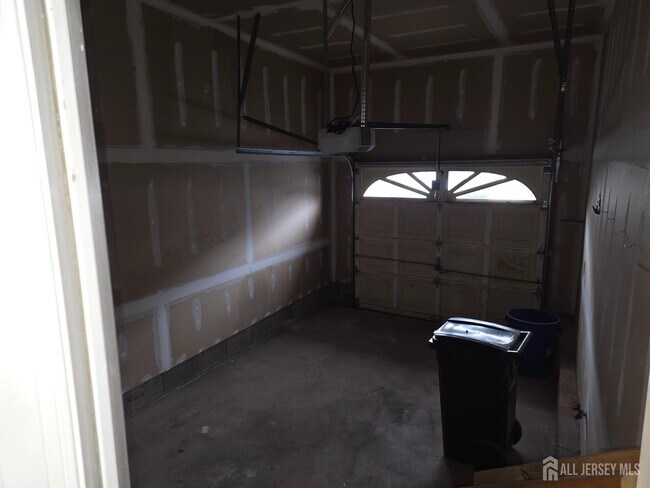 Building Photo - 12 Gallop Ln