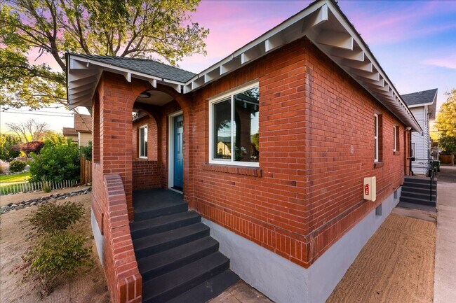 Building Photo - 315 Crampton St