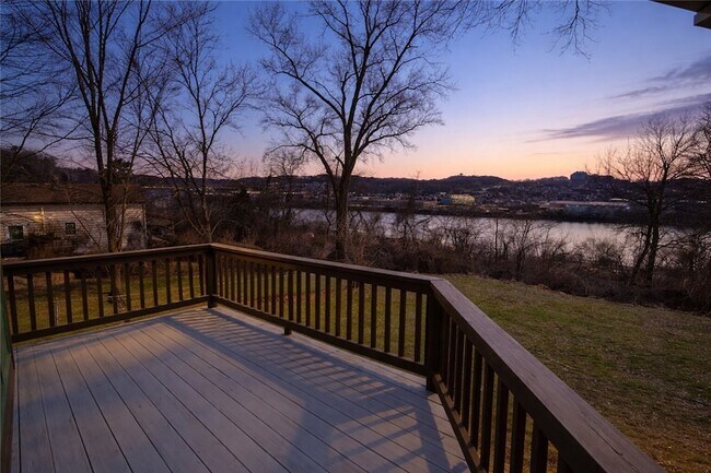 Building Photo - 107 Shoup St