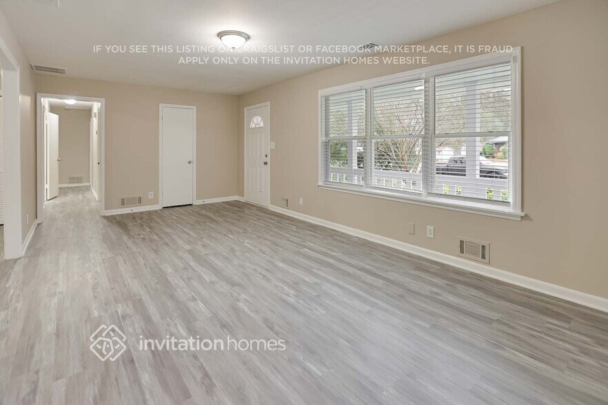 Building Photo - 2932 Heather Dr