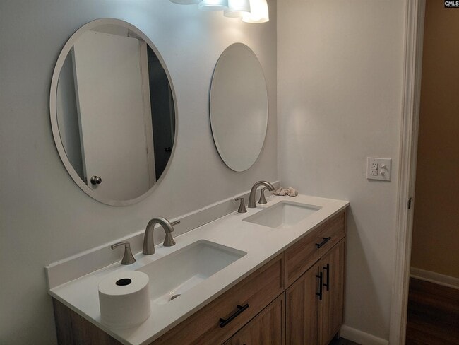 Building Photo - 224 Hickory Ridge Dr