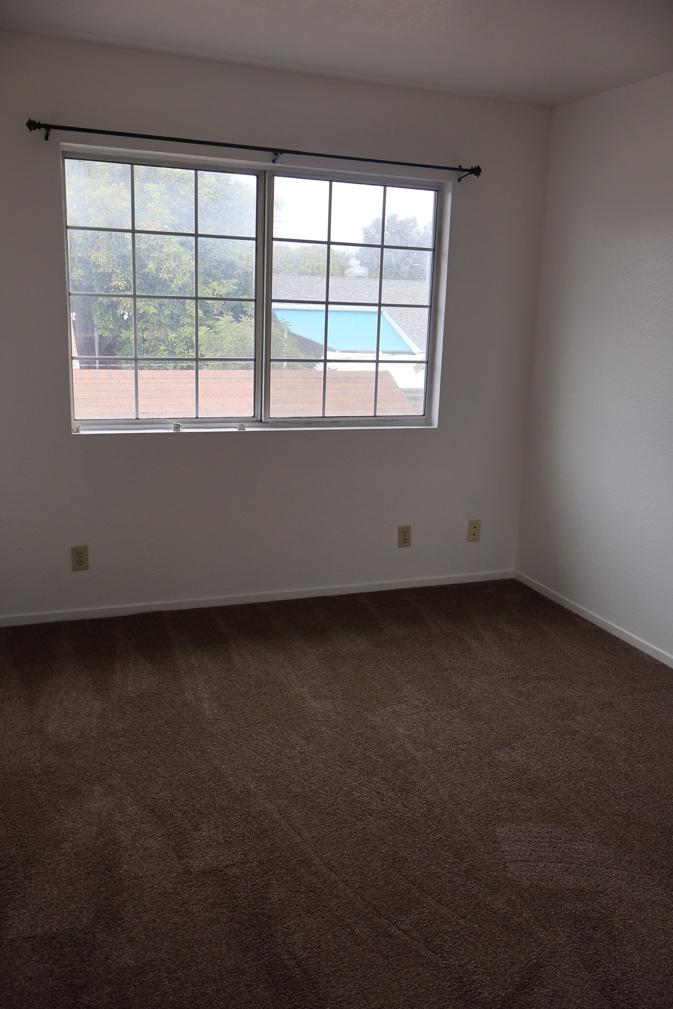 Building Photo - 571 S Evergreen Dr