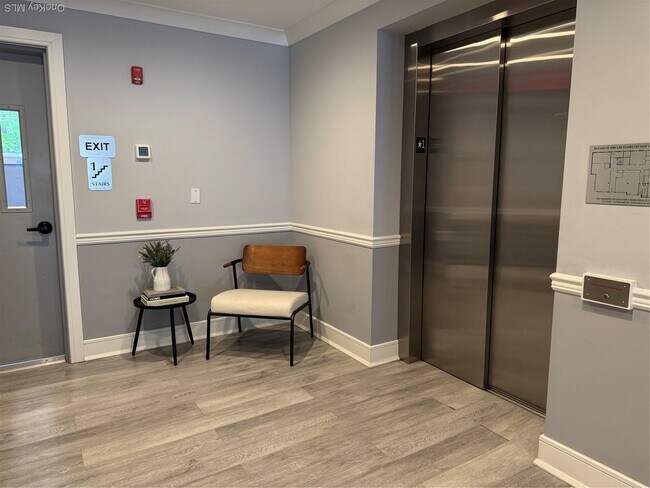 Building Photo - 91 Bedford Rd