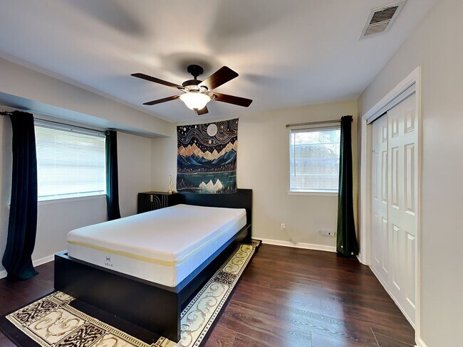 Building Photo - DARLING HOME IN DENTON READY NOW!