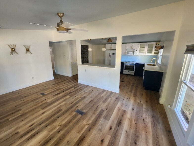 Building Photo - 231 N John St