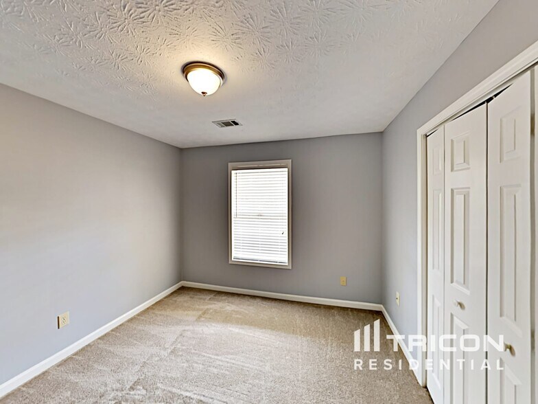 Building Photo - 15 Pine Valley Dr