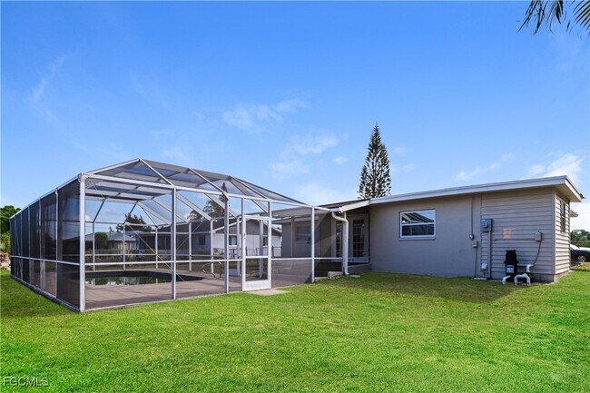 Building Photo - 2155 Tropic Ave