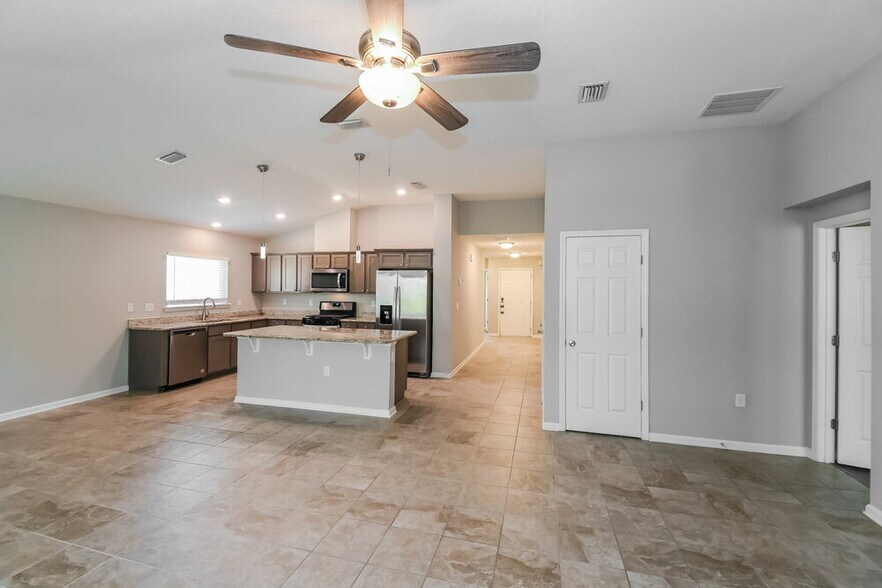 Building Photo - 194 Flach Dr