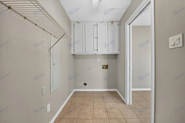 Building Photo - 4900 Ledgestone Dr