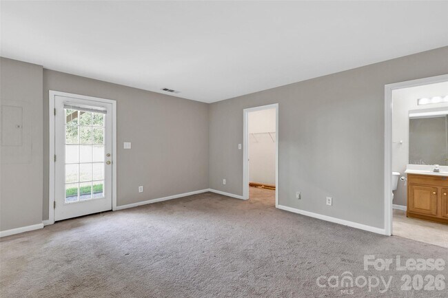 Building Photo - 940 Tiger Ln