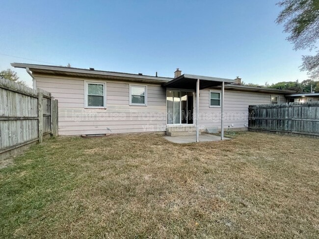 Building Photo - 1348 Carriage Hill Dr SE