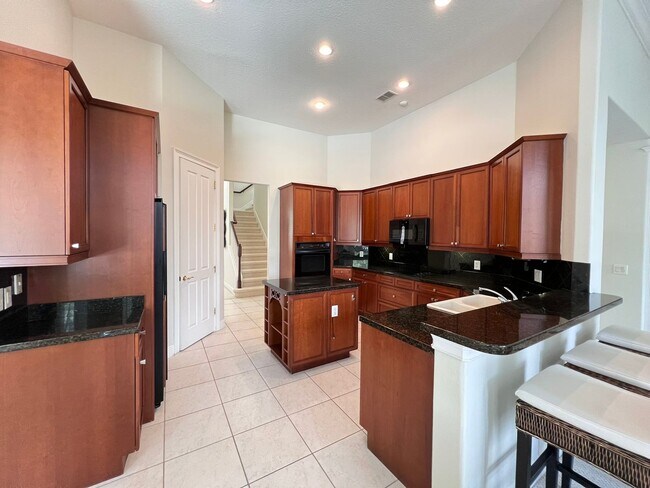 Building Photo - GORGEOUS SINGLE FAMILY HOME - PROPERTY  FU...