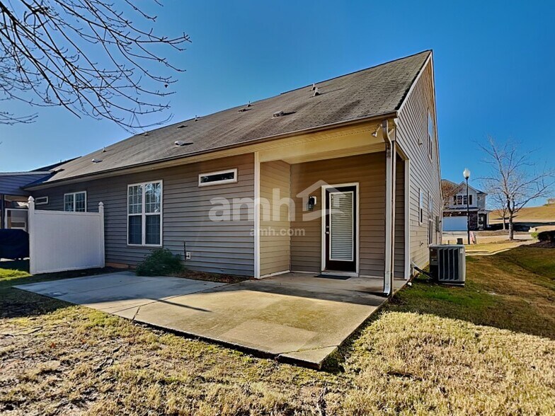 Building Photo - 641 Woodson Dr