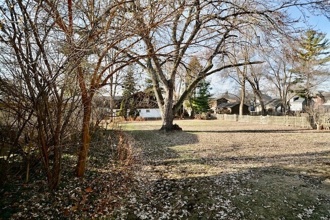 Building Photo - 609 Loomis St