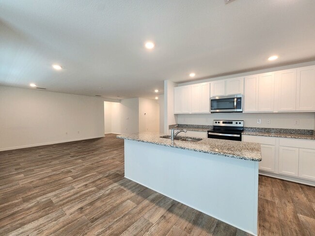Building Photo - Lovely 4/2 available now in Raley Farms of...