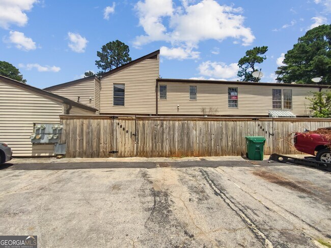 Building Photo - 3250 Strawberry Ln