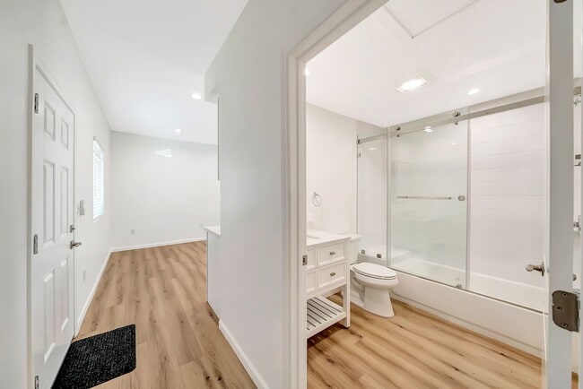 Building Photo - 14527 Hartland-11