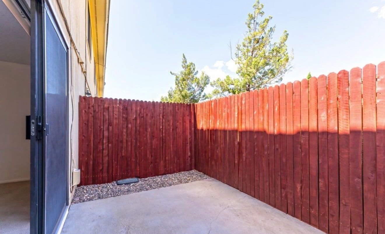 Building Photo - 1246 N Barzona Ave