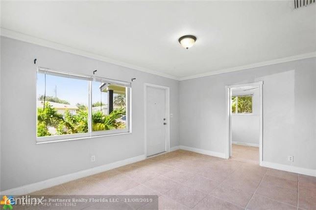Building Photo - 3 br, 1 bath House - 261 Ne 49th Street