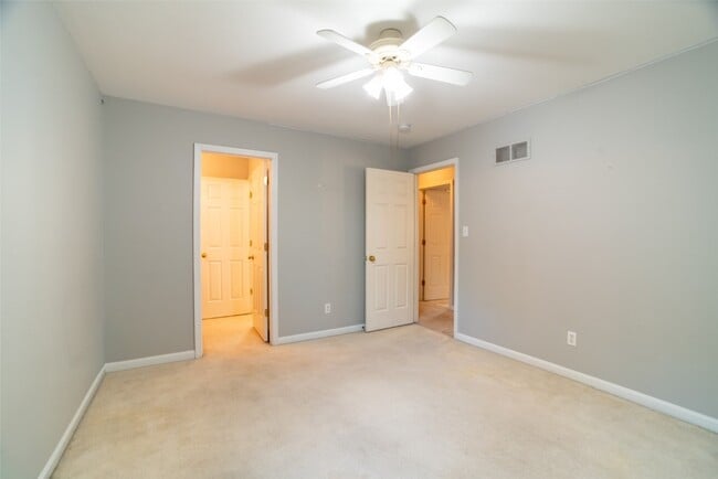 Building Photo - 570 Castle Ridge Dr