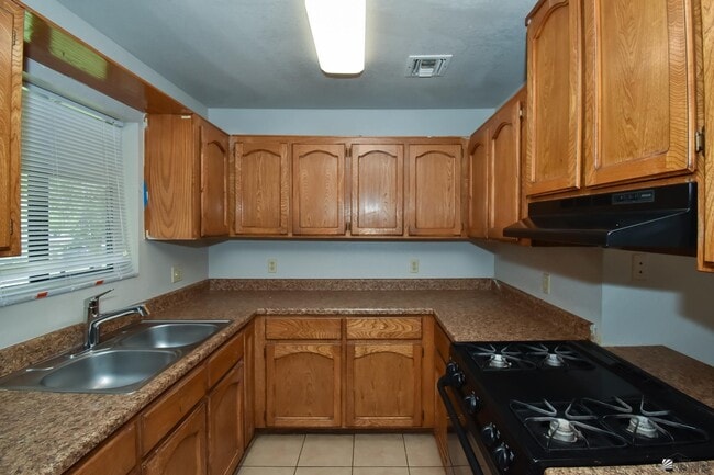 Building Photo - 1101 S Avenue C