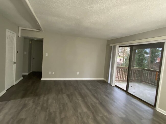 Building Photo - 611 Pine Ridge Pl