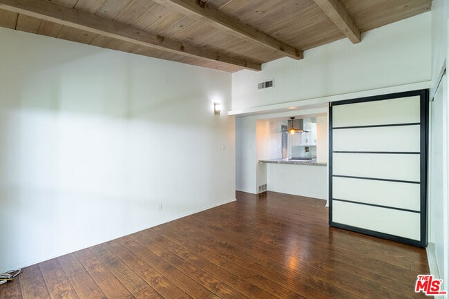 Building Photo - 5652 Fallbrook Ave