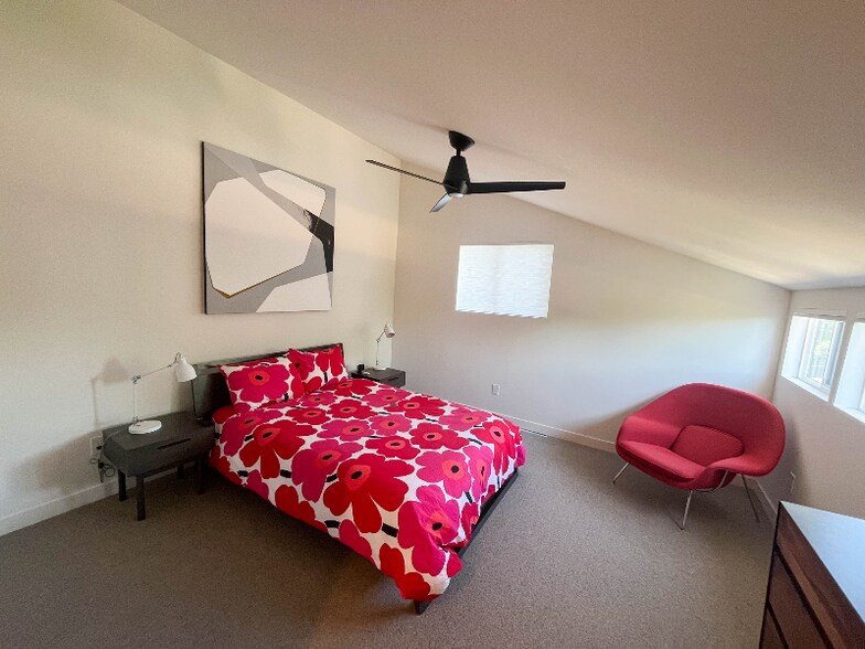 Building Photo - 55 Benthaven Pl