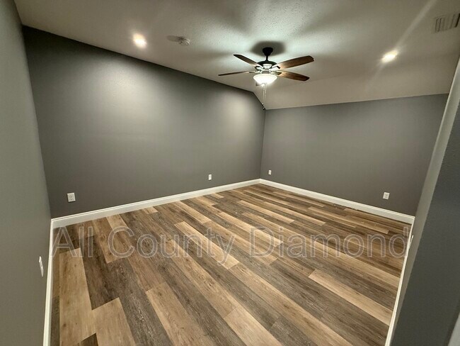 Building Photo - 12207 Lyndell Plantation Dr