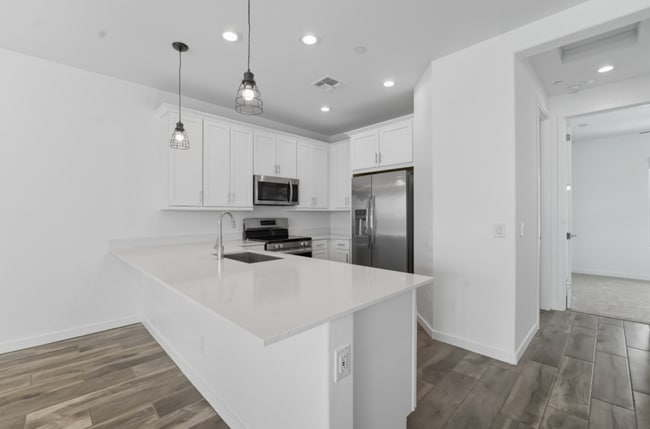 Building Photo - *Like Brand New Luxurious Modern 3 Bedroom 2 Bath Townhome in Warner Meadows!**