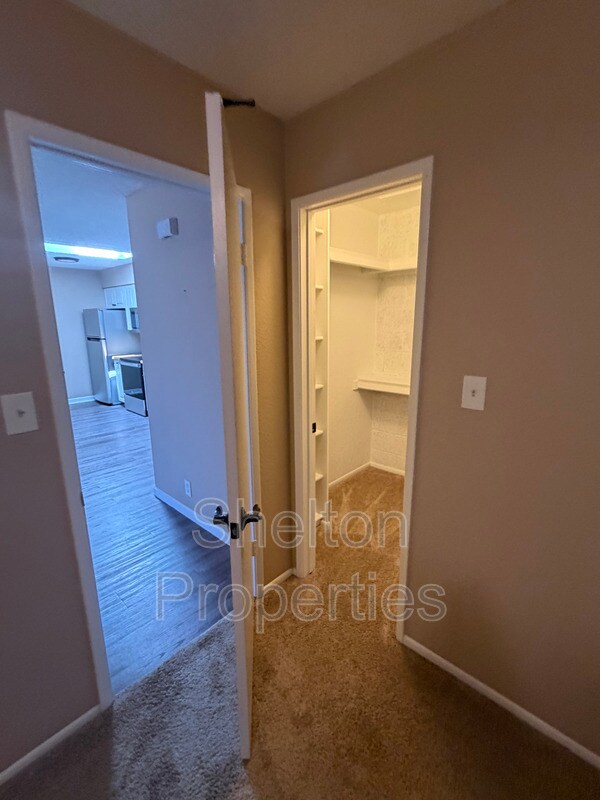 Building Photo - 501 W Tonopah Dr