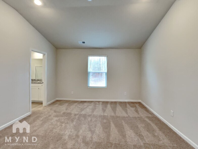 Building Photo - 145 Everglade Wy