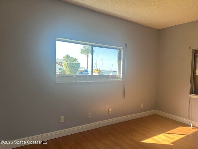 Building Photo - 1605 Minutemen Causeway