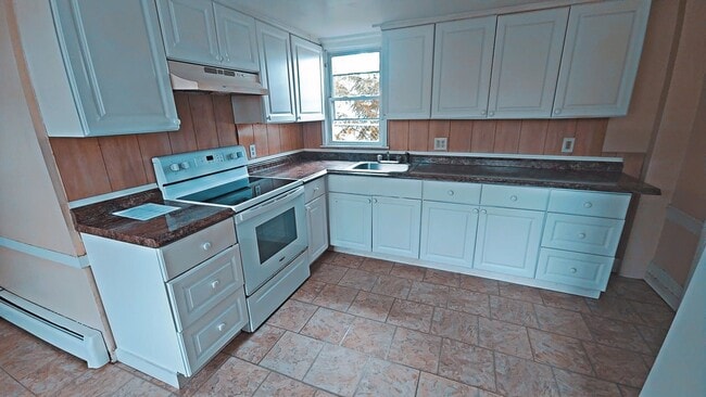 Primary Photo - 12 Gray Ave