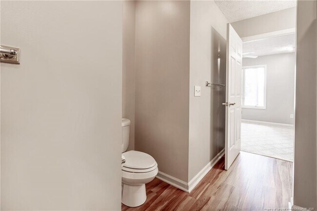 Building Photo - 789 Daphne Ln