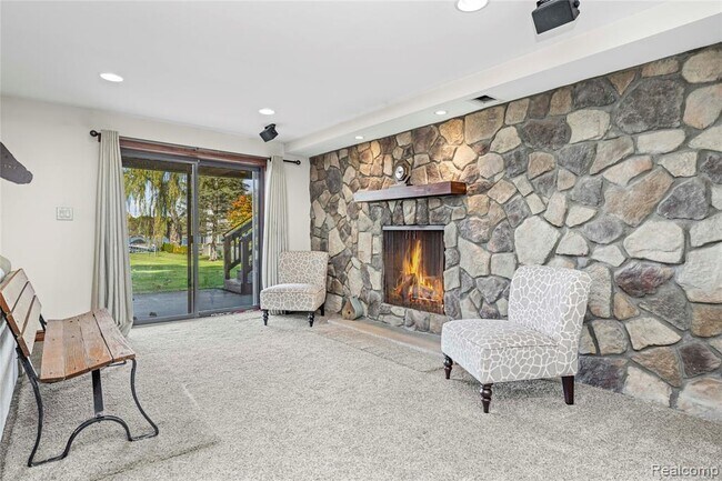 Building Photo - 9510 Beechcrest St