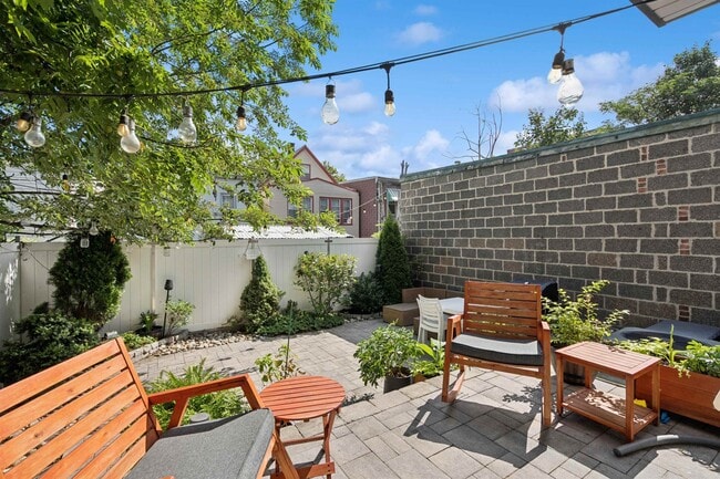 Primary Photo - 94 Leonard St