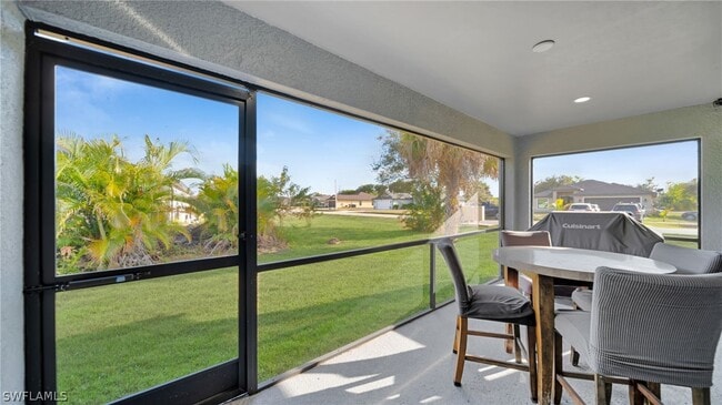 Building Photo - 569 Croydon Ave S