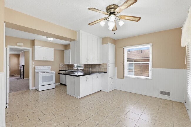 Building Photo - 2927 Brinker Ave