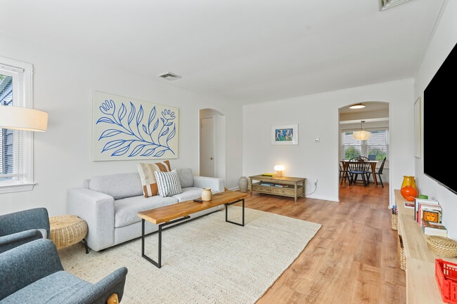 Building Photo - 1619 Riverview Terrace