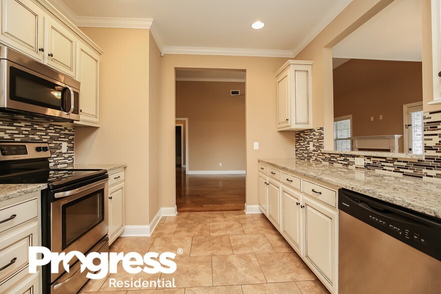 Building Photo - 1703 Drayton Dr