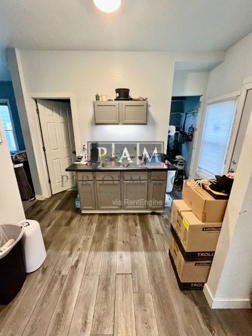 Building Photo - 3727 E Squire Ave