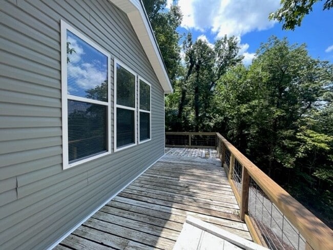 Building Photo - Lake View