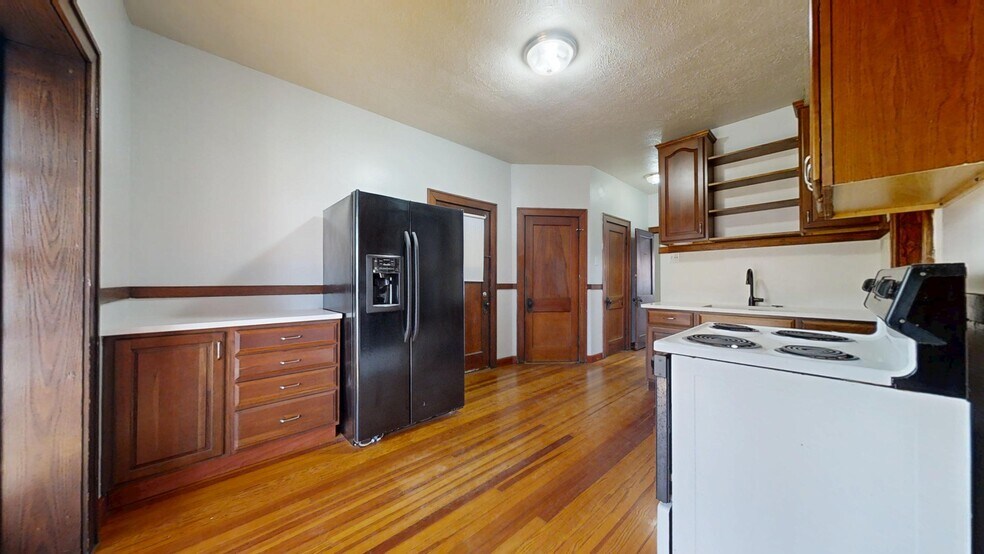 Building Photo - 3704 Fairview Ave