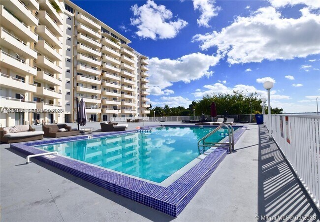 Building Photo - 7904 West Dr