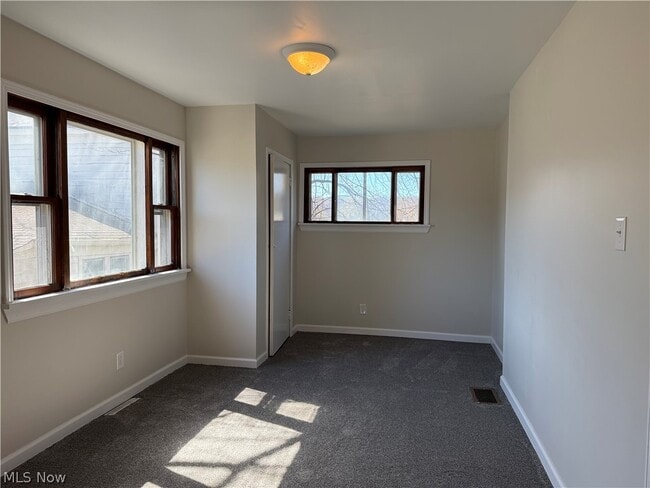 Building Photo - 110 S 8th St